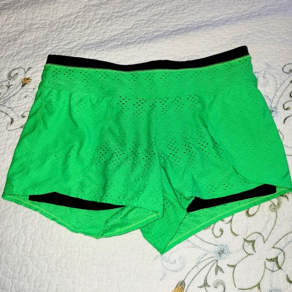 Athleta Pants - Green & black Athleta running / athletic / gym shorts!
